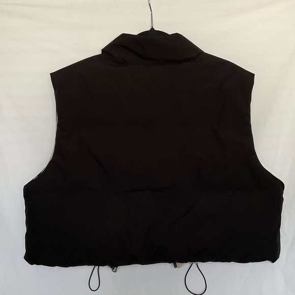 Black Cropped Vest with High Collar and Zipper - Picture 3 of 5